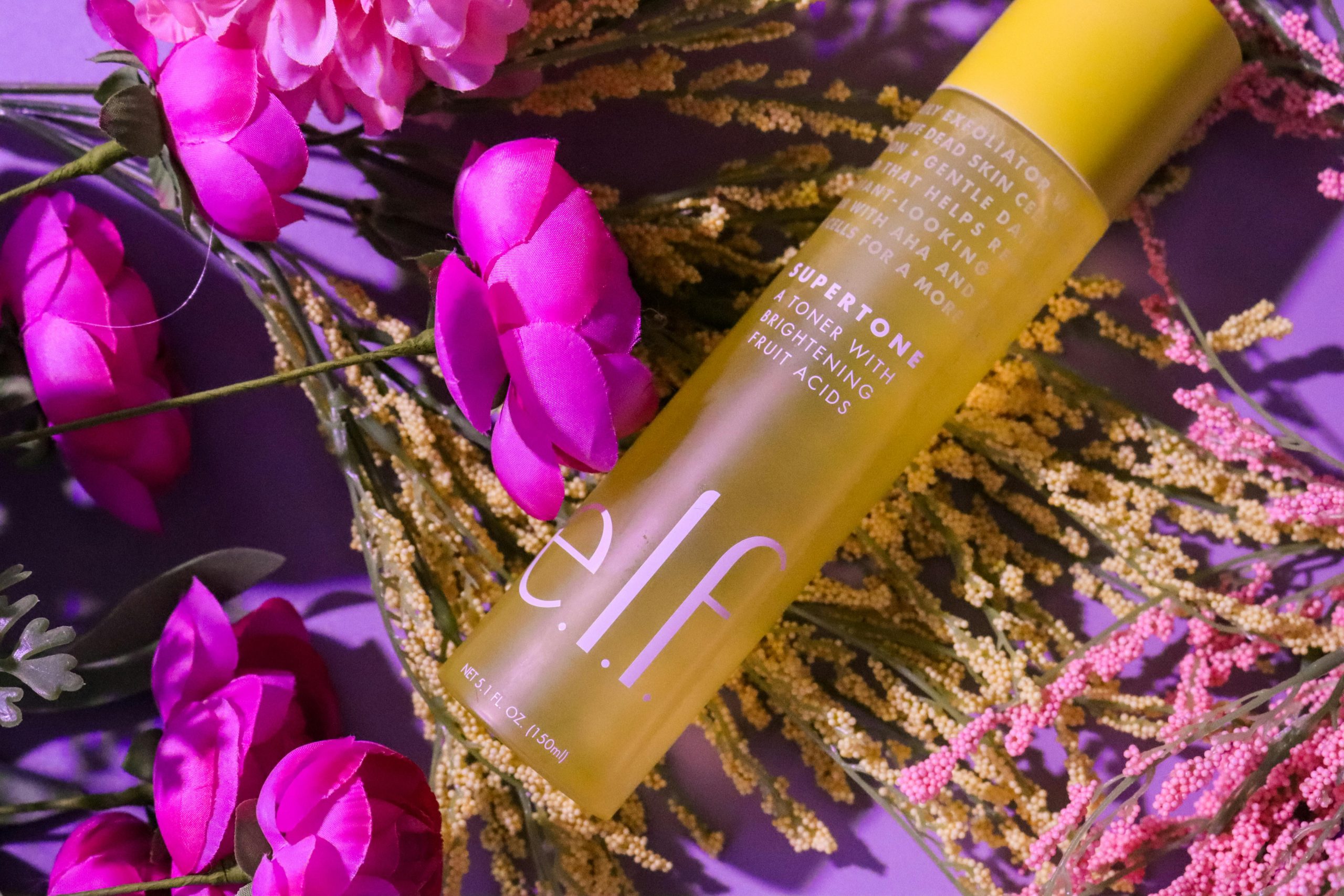 Ilustrasi cara pakai exfoliating toner