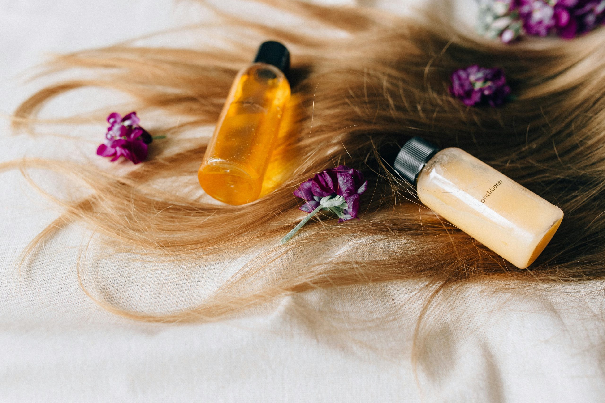 Ilustrasi fragrance oil adalah